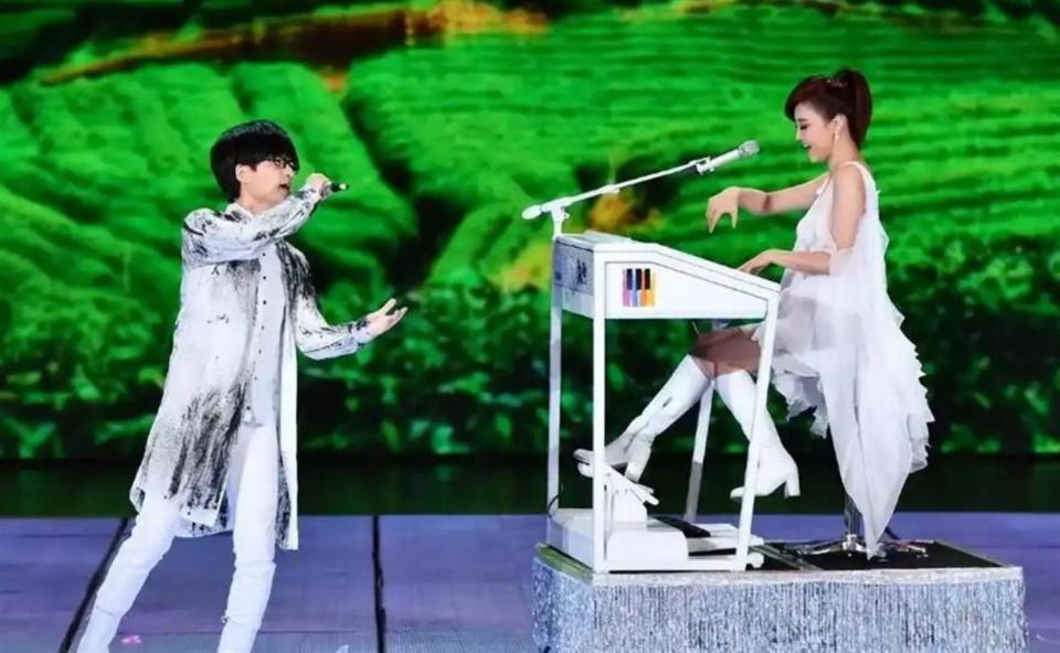乐鱼官方入口-玖月奇迹离婚7年，王小玮近况曝光，43岁无婚无育，发福显老