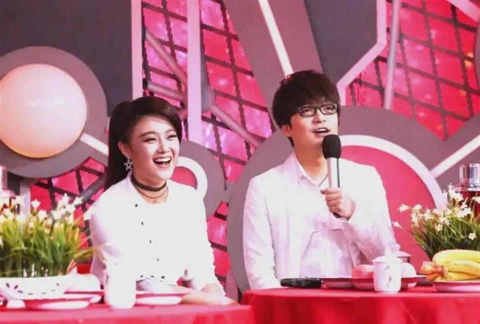 乐鱼官方入口-玖月奇迹离婚7年，王小玮近况曝光，43岁无婚无育，发福显老