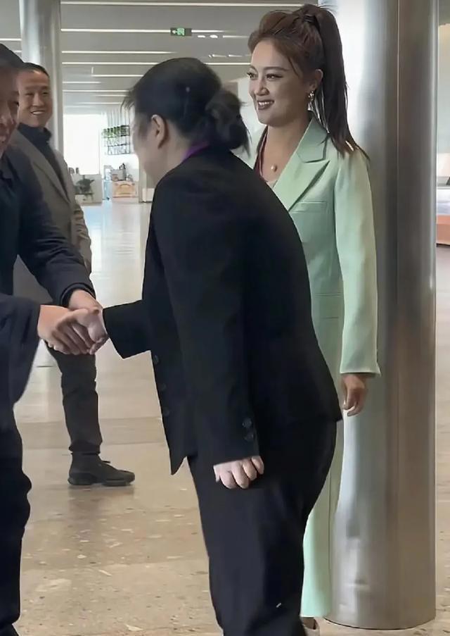 乐鱼官方入口-玖月奇迹离婚7年，王小玮近况曝光，43岁无婚无育，发福显老